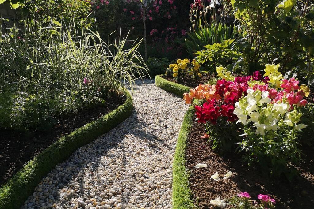 La Roseliere Maison Plain Pied Confortable Belle Decoration Jardin Magnifique 10 Mn A Pied Centre Ville Bayeux Proche Plages Du Debarquement Exterior photo