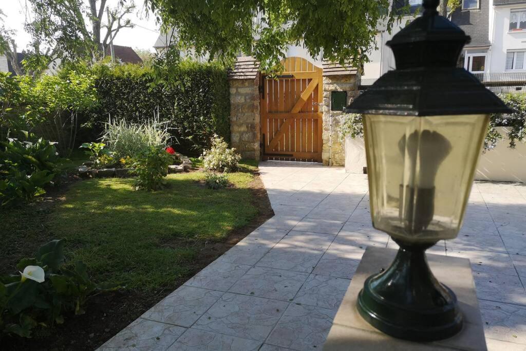 La Roseliere Maison Plain Pied Confortable Belle Decoration Jardin Magnifique 10 Mn A Pied Centre Ville Bayeux Proche Plages Du Debarquement Exterior photo