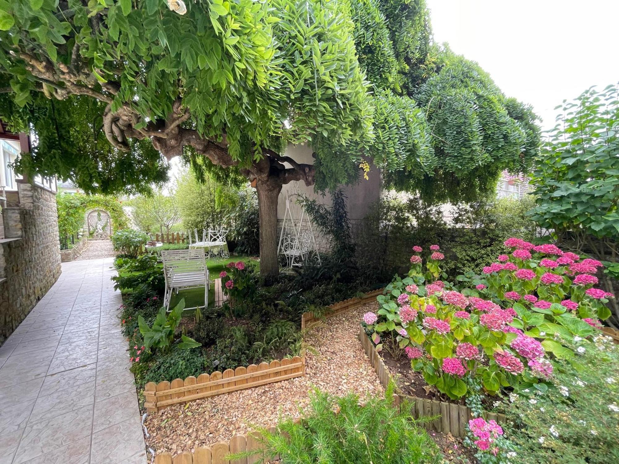 La Roseliere Maison Plain Pied Confortable Belle Decoration Jardin Magnifique 10 Mn A Pied Centre Ville Bayeux Proche Plages Du Debarquement Exterior photo