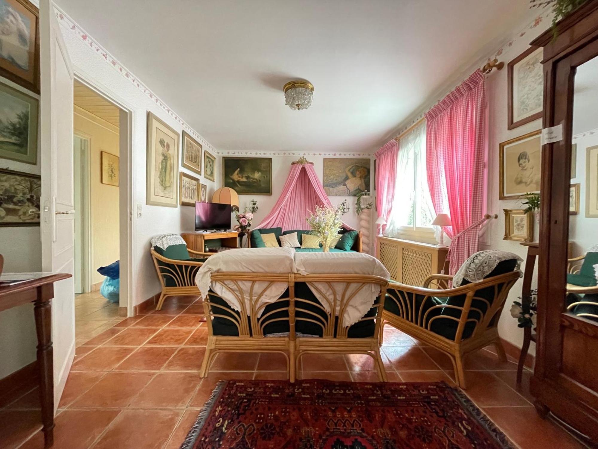 La Roseliere Maison Plain Pied Confortable Belle Decoration Jardin Magnifique 10 Mn A Pied Centre Ville Bayeux Proche Plages Du Debarquement Exterior photo