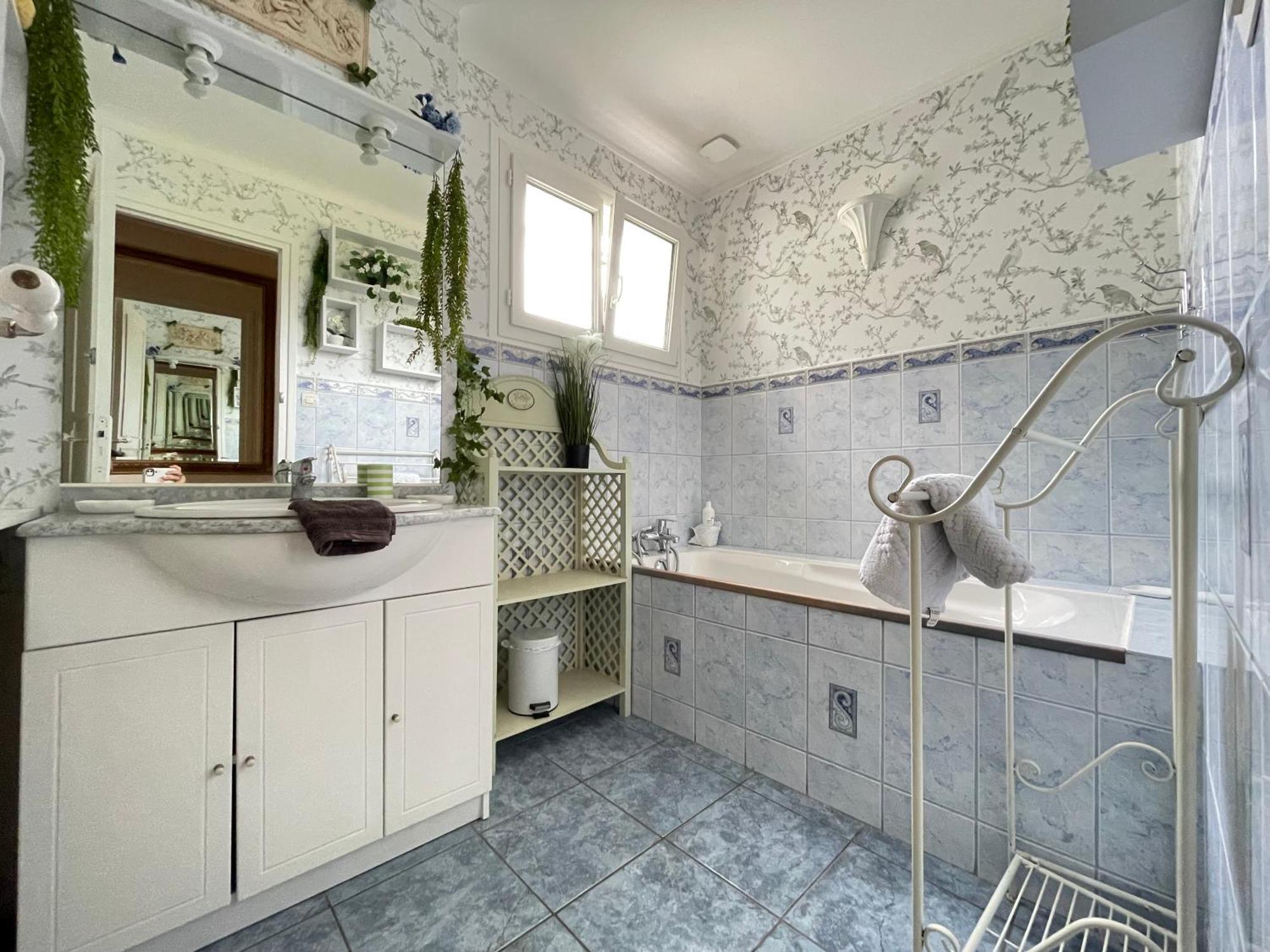 La Roseliere Maison Plain Pied Confortable Belle Decoration Jardin Magnifique 10 Mn A Pied Centre Ville Bayeux Proche Plages Du Debarquement Exterior photo