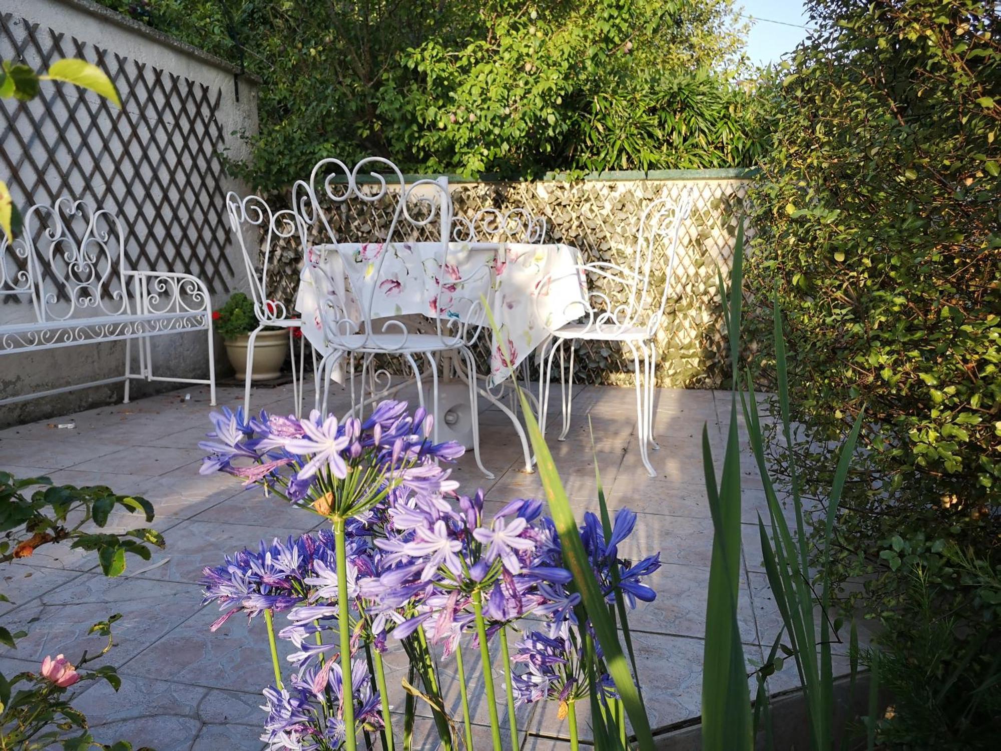 La Roseliere Maison Plain Pied Confortable Belle Decoration Jardin Magnifique 10 Mn A Pied Centre Ville Bayeux Proche Plages Du Debarquement Exterior photo